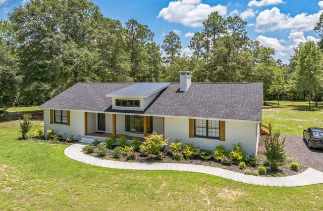 571) Large 2 bedroom on 4 Acres!