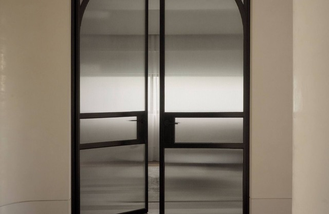 Large 3 bedroom Apartment in the heart of Inner Melbourne.