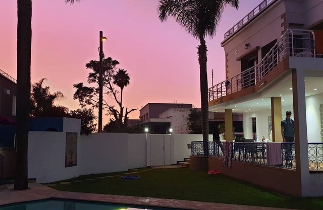Gran villa con piscina