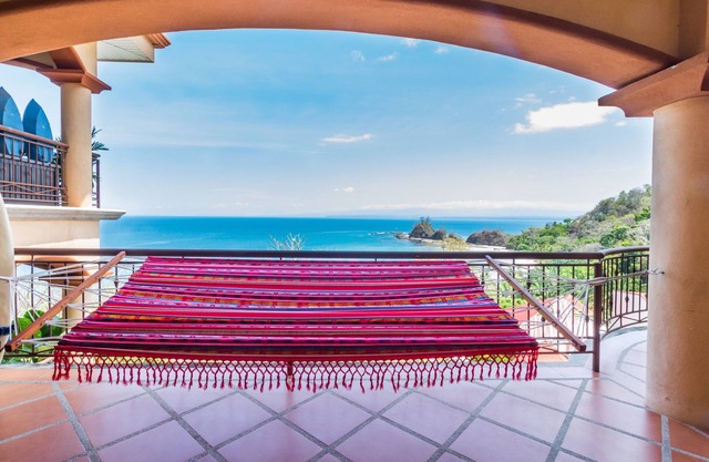 Amplio condo, 3 dormitorios, Vistas Increíbles, Familias, camine a Playa Blanca