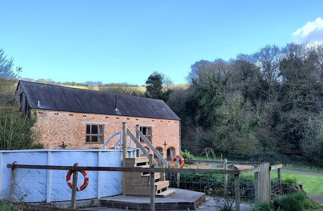 Gran conversión de granero de 5 estrellas en Exmoor, con capacidad para 16 personas en 8 habitaciones con baño.