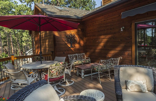 Large 6 Bedroom home at end of Cul-de-Sac