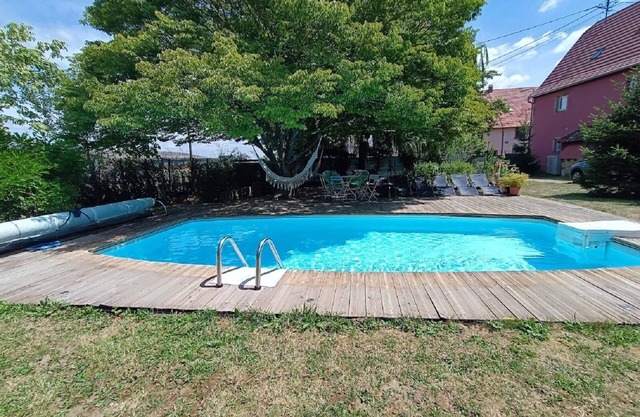 LARGE AIR-CONDITIONED GITE FOR UP TO 8 PEOPLE SELF-CATERING