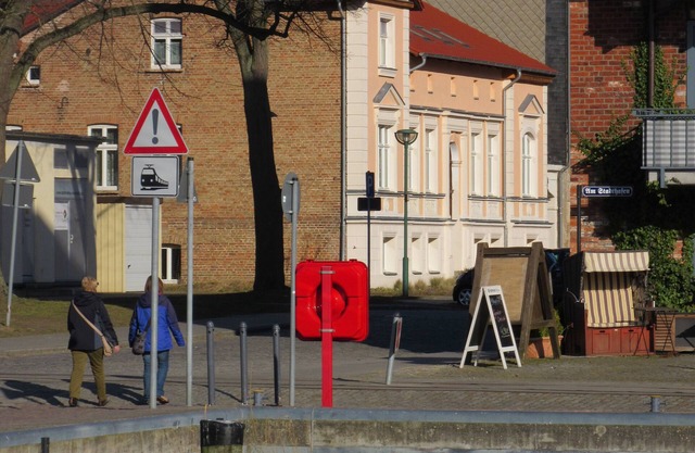 Amplio apartamento justo en el puerto de la ciudad de Neustrelitz en el lago Zierker