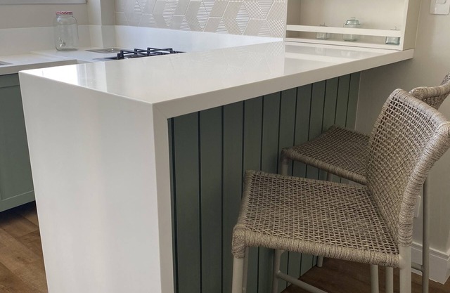 Amplio apartamento a 1 cuadra del mar, Av Brasil, 3 habitaciones, más dep, garaje privado