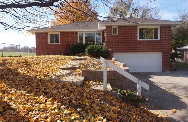 Gran Brick Ranch Home con una opción de 3 dormitorios para alquilar en una calle tranquila, privada y de Deadend St.