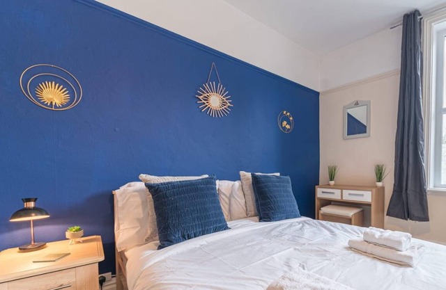 ⛵Central location🎯5 private en-suite bedrooms 🛀
