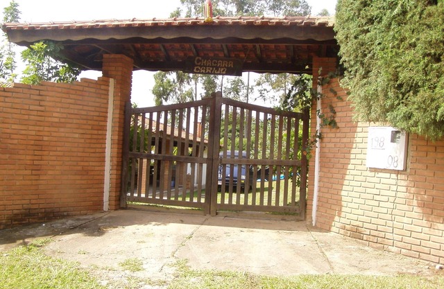 Gran Chacara con piscina, barbacoa y alojamiento para 16 personas.