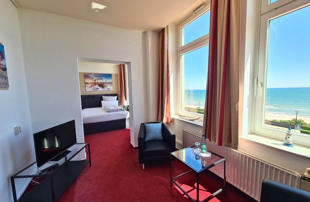 Large double room with sea view approx. 35 m² - Zeitlos Hotel