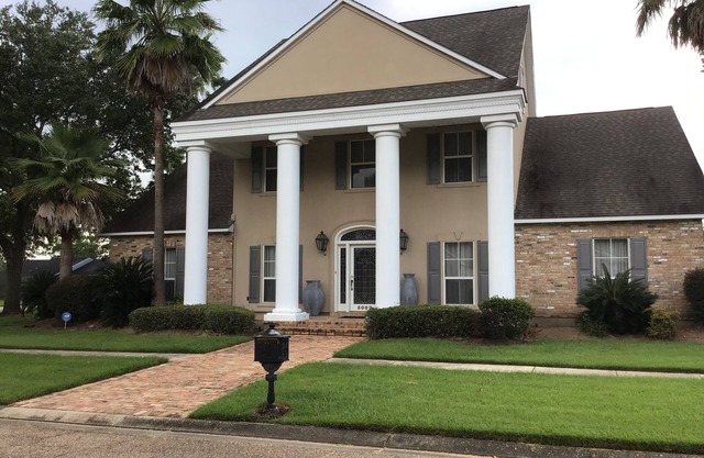 Gran casa ejecutiva de entretenimiento de 3 habitaciones en Baton Rouge