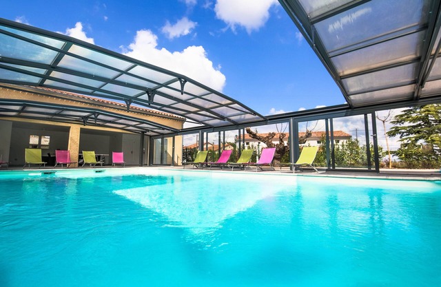 Gran casa rural en un pequeño sitio de vacaciones