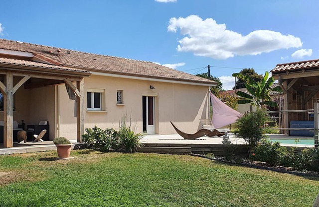 Large gîte with swimming pool