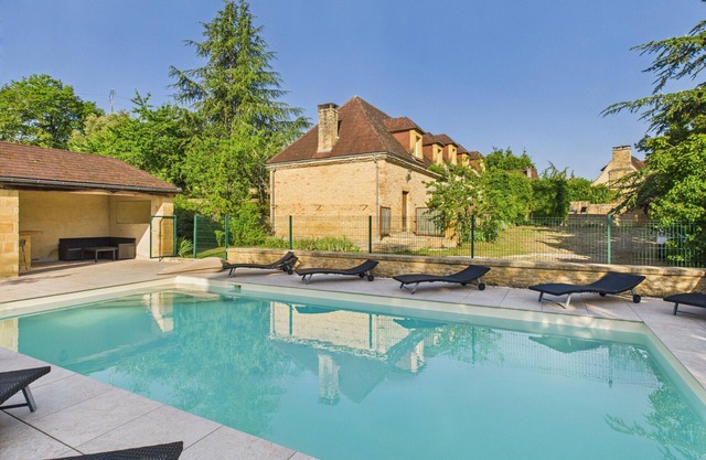 Gran casa para 15 con piscina y pista de tenis
