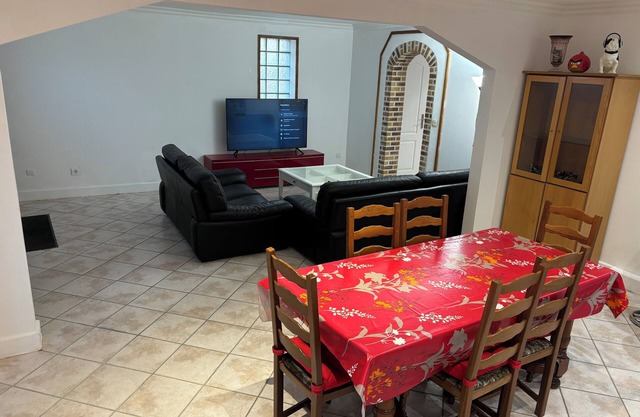 Large house near Parc des Expositions / cdg