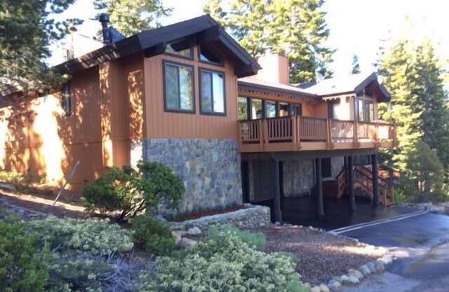 Hermosa Casa Grande con Vistas desde Meeks Bay a South Shore