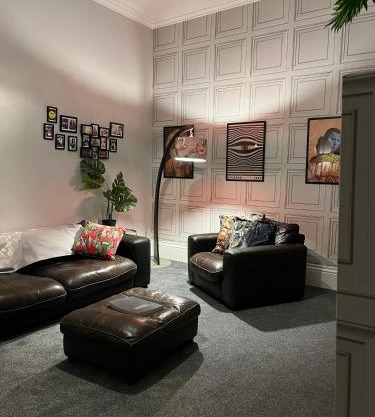 Large Mach Apartment at Pen Y Coed Hall