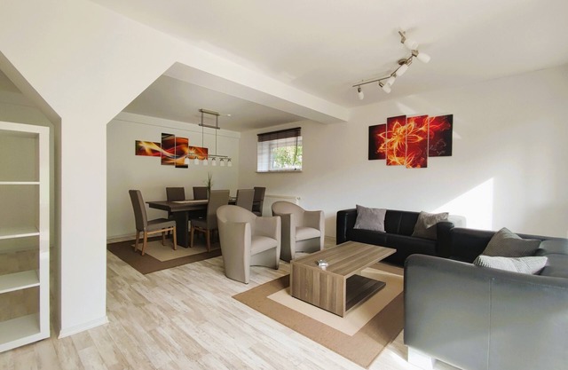 Amplio apartamento moderno para 6 personas con jardín junto al bosque