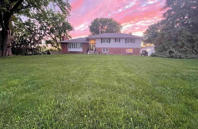Large, modern, spacious and clean 6-bedroom house in desirable West Omaha.