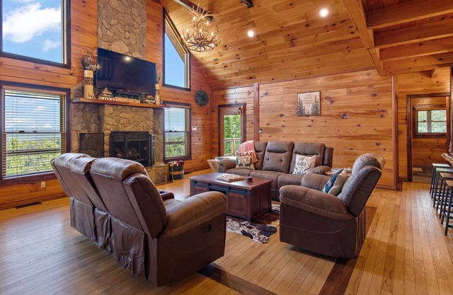 Large Mountain Getaway Cabin with Views