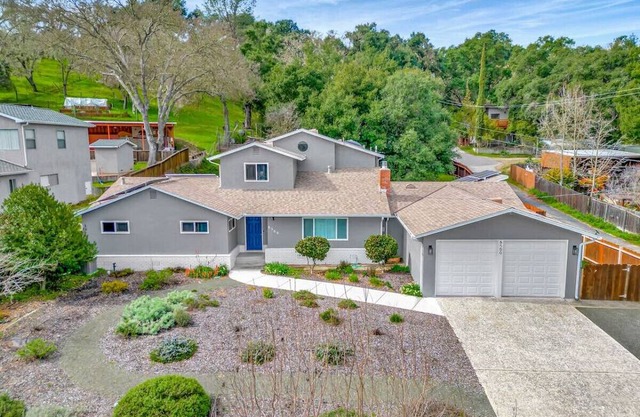 Large Pool l Hot Tub l Spacious l Family Friendly