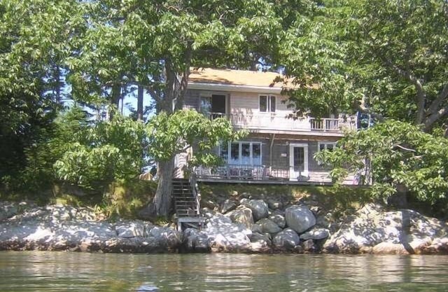 Última casa en punta en Casco Bay