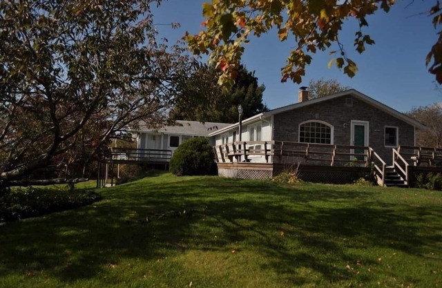 Casa luminosa y bien ventilada, 1/2 milla de Charlestown Bch / agosto 3-10 especial $ 2500./semana