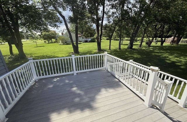 Lawrence Ridge Charming 4-bedroom Farmhouse