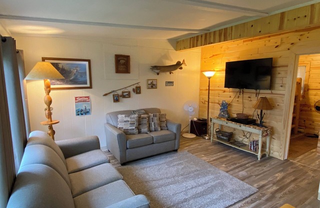 Lazy Acorn 'Blue Gill "Waterfront Home en el lago Mitchell Canal