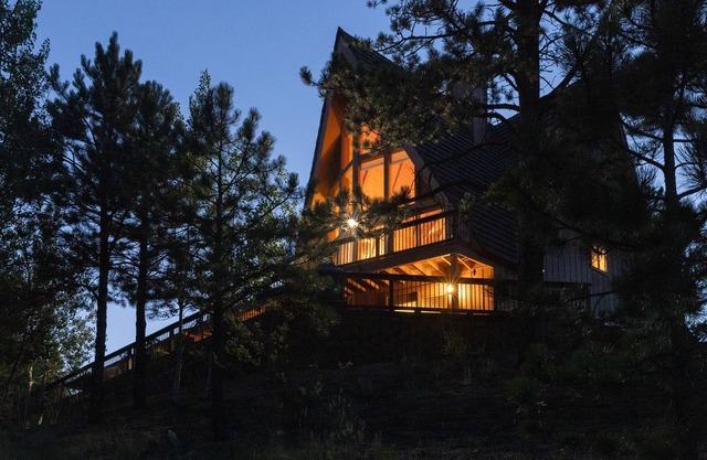 'Lazy Bear Lodge' in Florissant w/ Mountain Views!