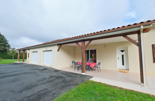 Casa de vacaciones 'La Baradis Avec Piscine Et Clim' con piscina compartida y aire acondicionado