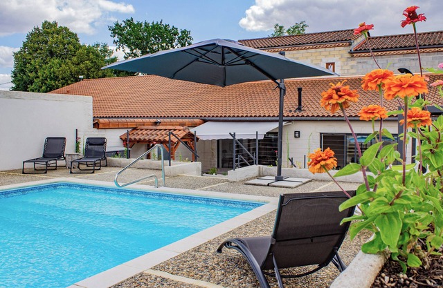 Le Chai Villa - newly renovated 6 en-suite bedrooms and heated, private pool