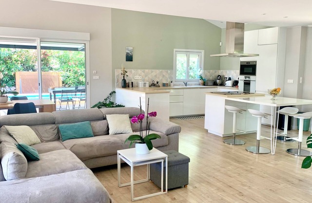Le Crès, villa with swimming pool, quiet, ideally located, residential area