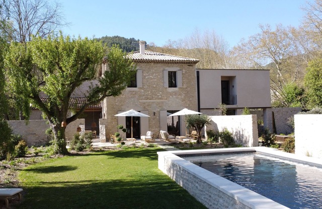 Le Mas d'O, enjoy a vacation on the banks of the Sorgue!