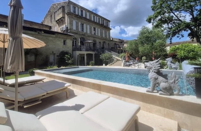 Le Pavillon (Privatization)