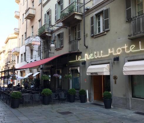 Le Petit Hotel