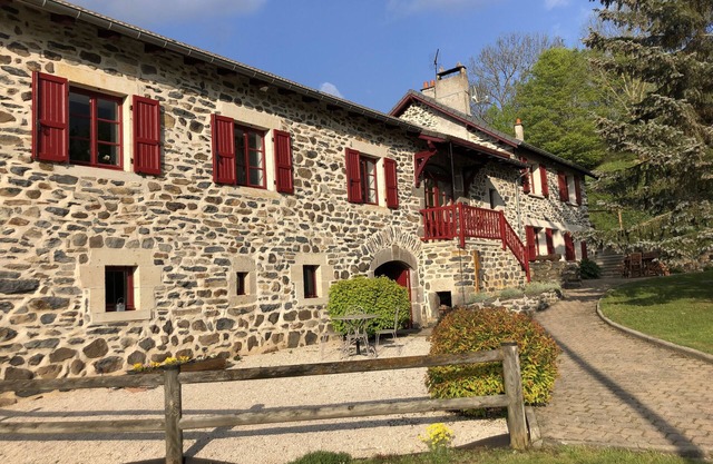 LE PIN BLEU - Gîte with swimming pool