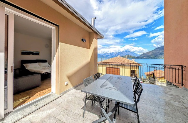 Le Rondini D Apartment: lake view, terrace, Wi-Fi, AC and garage!