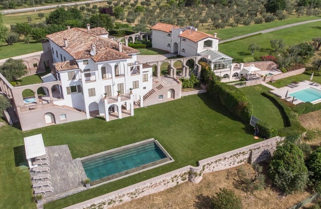 Villas en Le Selve Lake View