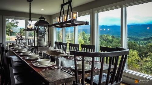 Leconte Mountain Lodge, Breathtaking Views, Hot 685, FREE tickets each paid day!