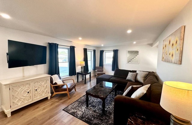 Ledge - Apartment in Downtown