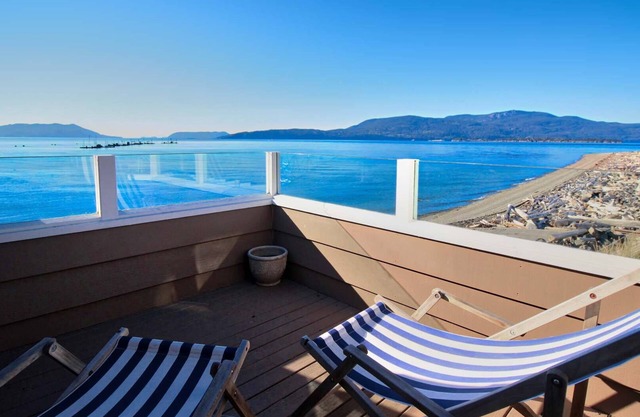 Legoe Bay Beach House on the Water