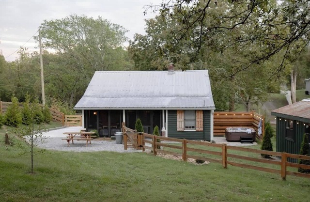 Leipers Fork Village Bungalow w/ Hot Tub & Firepit