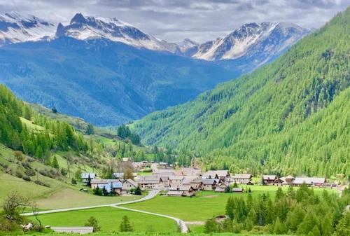 Les granges d'Arvieux vue sur le Queyras