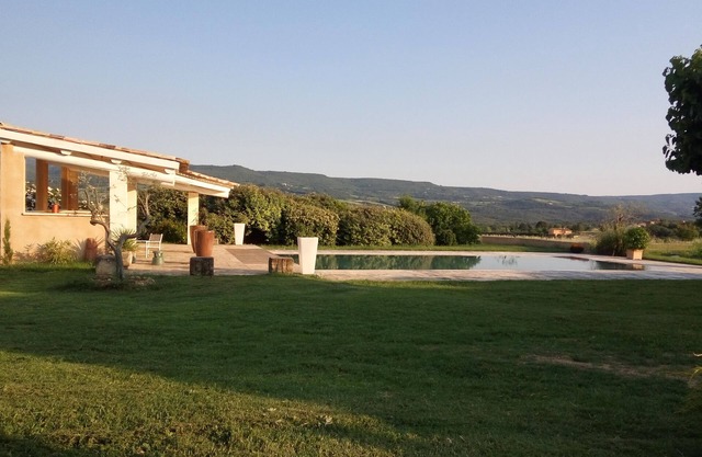 Moras: Bastidon 55m2 para 2/4 personas en una vista tranquila de Luberon