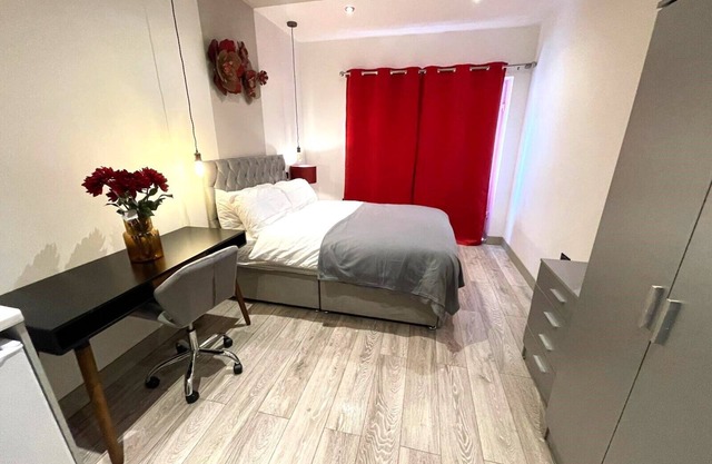 Letzi Private En-Suite Near Wembley Stadium