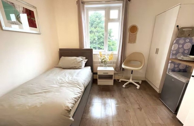 Letzi private en-suite Room, Near Wembley stadium