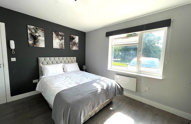 Letzi private en-suite Room, Near Wembley stadium