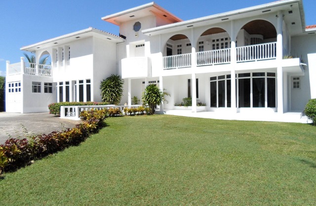Hermosa villa con piscina grande, jacuzzi y playa privada