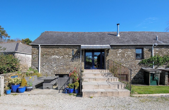 CASA LILY, admite mascotas, con chimenea en Looe, Ref 987239