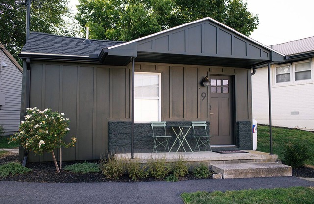 Lily Pad - Tiny Home at Mane & Co. / Free Parking